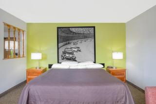Super 8 by Wyndham South Boston VA - Stadtteil South Boston - 1