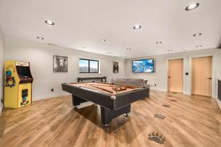 CHECKMATE by KABINO Air Conditioning, Hot Tub, Red Light Sauna, Pac-Man and Pool Table, Trailer Parking - 7