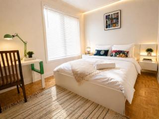Toronto Downtown Stylish 2BR Suite Private Bath Walk to Ossington Subway - 7