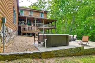 Hot Tub & Patio: Bedford Log Cabin on 10 Acres! - 9