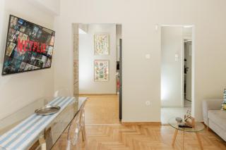 Cozy 2BR Stylish Apt - Balcony - Acropolis Metro - 8