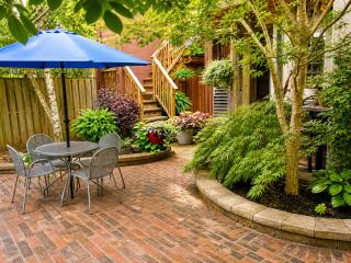 House 5863- Chicago's Premier Bed and Breakfast - 7