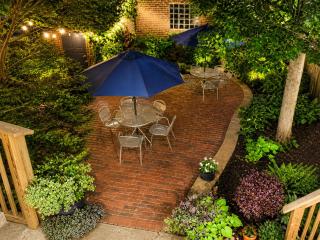 House 5863- Chicago's Premier Bed and Breakfast - 3