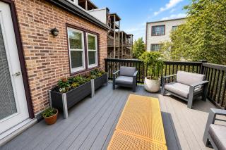 House 5863- Chicago's Premier Bed and Breakfast - 8