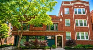 House 5863- Chicago's Premier Bed and Breakfast - 6