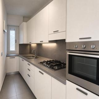 Cattolica Mare - Appartamento con Terrazzo e Posto Auto - 8