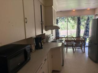 Vancouver Charm- Private Room, Free Parking, Near YVR Airport & Beach - 5