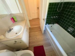 Vancouver Charm- Private Room, Free Parking, Near YVR Airport & Beach - 4