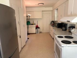 Vancouver Charm- Private Room, Free Parking, Near YVR Airport & Beach - 1