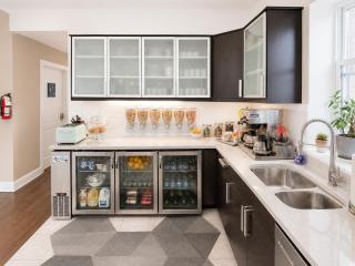 House 5863- Chicago's Premier Bed and Breakfast - 2