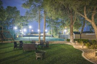 1-Acre Las Vegas Getaway: Pool, Spa & Tennis Court - 3