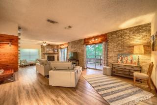 LD 1683 Texas River Haus - 6