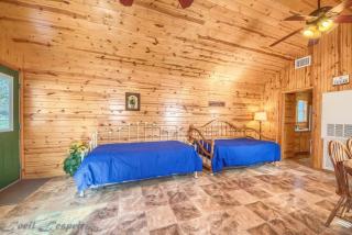 RR 9122SF Sunflower Cabin - 1