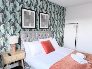 Soothing Stay Near Shopping and City Centres - 4