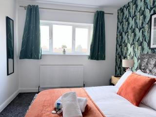 Soothing Stay Near Shopping and City Centres - 1