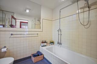 Hatters House in Middle Park - 2BR with Free Parking - 6