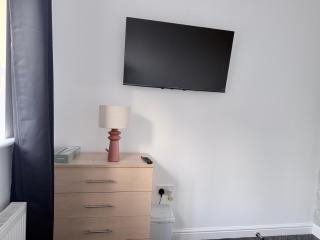 Tranquil Stay Near Shopping and City Centre - 6