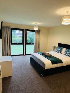 Luxury 2BR Apartment Prime Central Location - 1