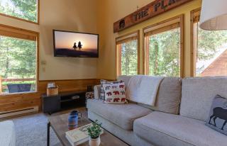 Alpine Breakwater by KABINO New Base of trails Fishing Hiking SmartTV - 4