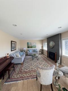 3BR Edgemont Retreat with Views, Deck, Near Grouse - 6