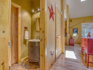 Salmon River Chalet - Meredith Lodging - 4
