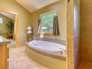 Salmon River Chalet - Meredith Lodging - 3