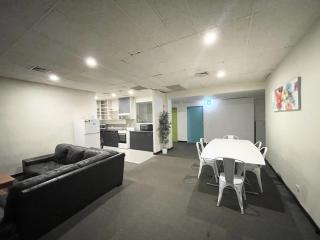 King St - Affordable Central City Room - 3