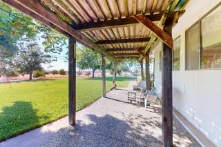 Hilltop Sierra-View Home: Ranchito Retreat w/ Pool - 9
