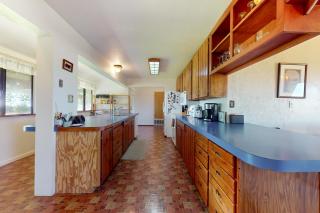 Hilltop Sierra-View Home: Ranchito Retreat w/ Pool - 4