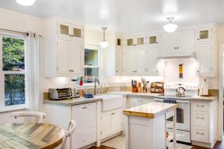 Cloverdale Creekside Retreat - 1