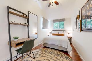 Cozy Riverview Cabin - 6
