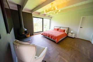 4 Bedroom fun house - spa, sauna, fire pits & more - 2