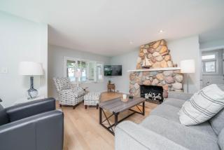 Private Beach & Endless Lake Views! - 5