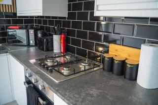 The Signature Stay- 3 bed home, Premium Living, Every Time - 2