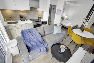 Trendy 1BR by Eaton Centre & Yonge-Dundas Square - 5