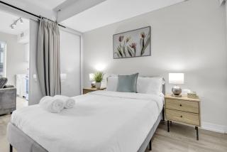 Trendy 1BR by Eaton Centre & Yonge-Dundas Square - 7
