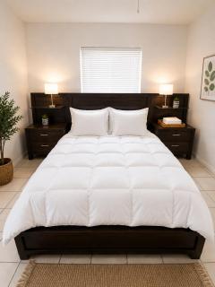 Comfortable Home for 3 Free Parking & Laundry - 0