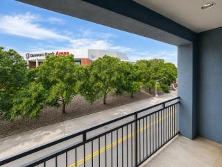 Sleepover | Comfortable 1BD/1BA + Pool - LIT - 1