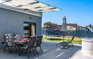 Beautiful Home In Peroj With Wifi - 8