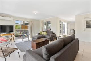 14 Colman Rd - Modern Holiday Home close to the River and Golf Course - 3