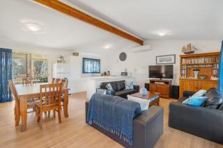 Bailey Lodge comfortable and affordable - 6