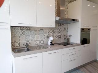 Kennedy house with parking, balcony and 200 m from the sea - 8