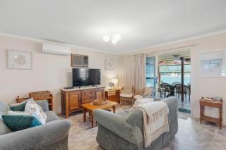 19A Bartel Blvd - Charming Lakefront Villa - 7