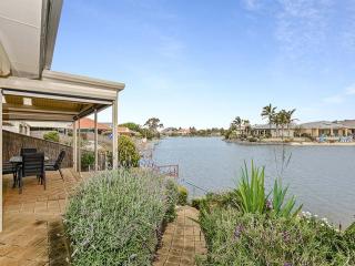 22 Lakeside Cct - Spacious Lakefront Home - 5