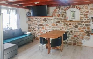 Gorgeous Home In Povlja - 9