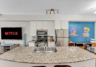 Stylish 2BR Townhouse & Patio - 4