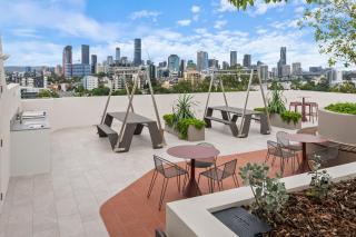 Riverside Modern 2BR East Brisbane with Parking - 7