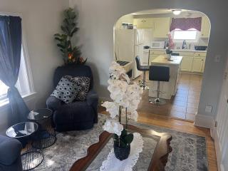 Fall River Stay Stylish 2BR Urban Haven Suite - 4
