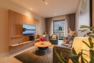Quiet Luxury Suite with Balcony - City View - Zenity District 1 - 0