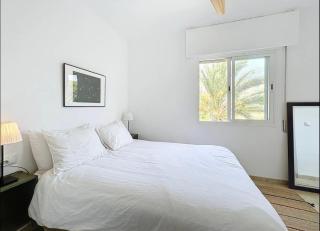 MBB53 - Beachfront Penthouse with Sea Views - 2